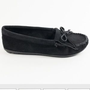 Minnetonka moccasins black size 7